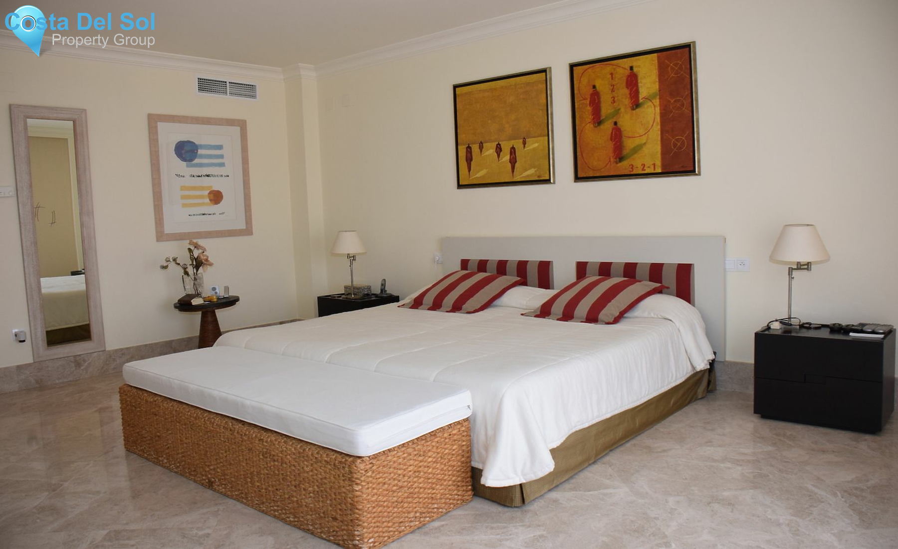 Detached Villa in Santa Clara-1180260
