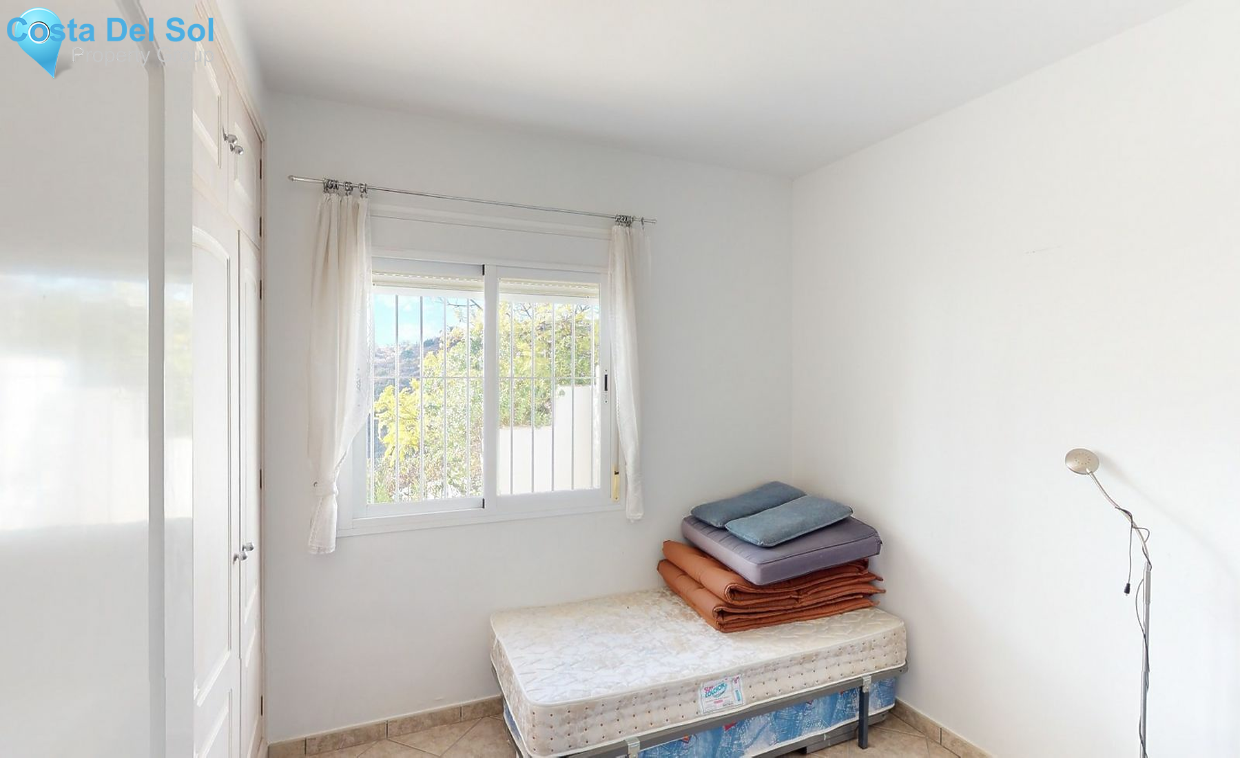Detached Villa in Sayalonga-1547547