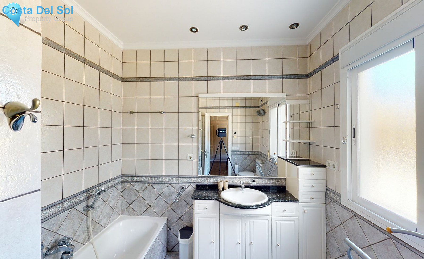 Detached Villa in Sayalonga-1547551