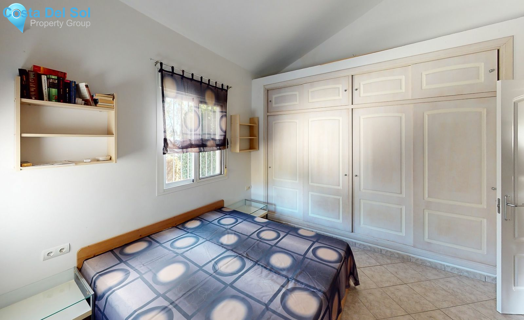 Detached Villa in Sayalonga-1547553