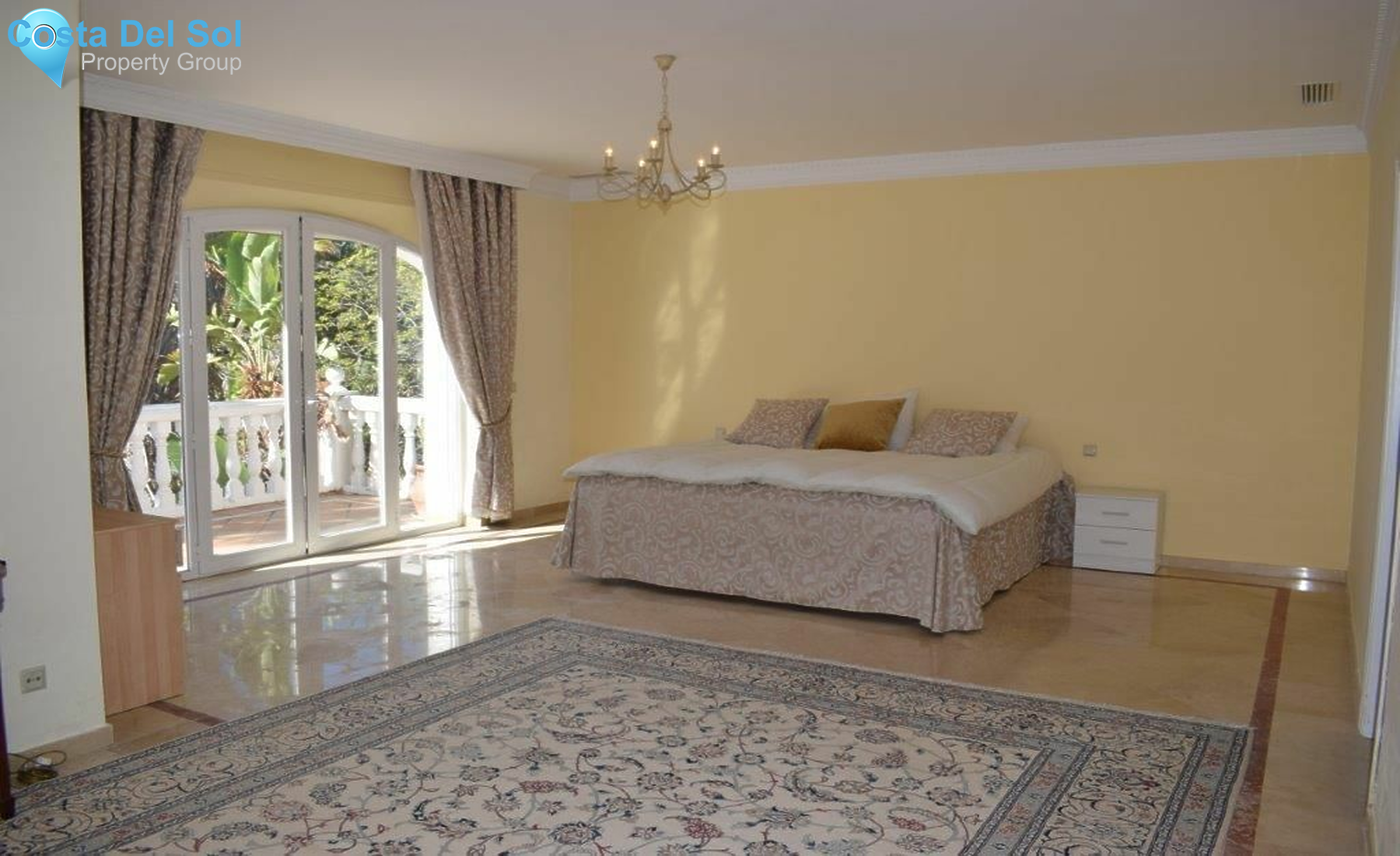 Detached Villa in The Golden Mile-1167517