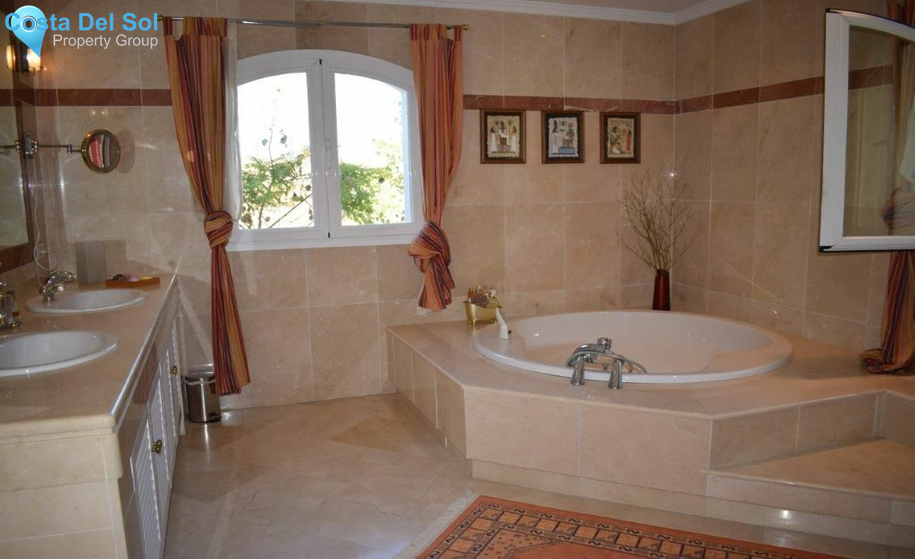 Detached Villa in The Golden Mile-1167519