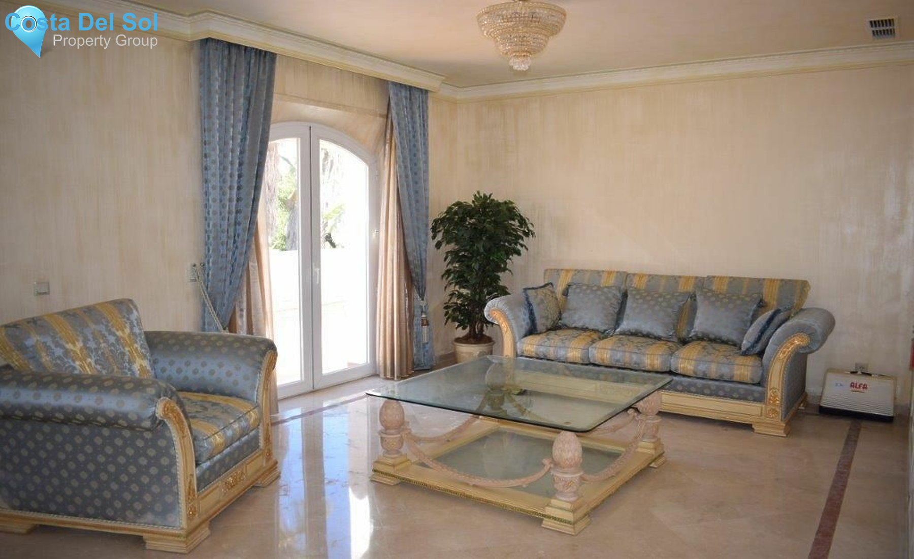 Detached Villa in The Golden Mile-1167505