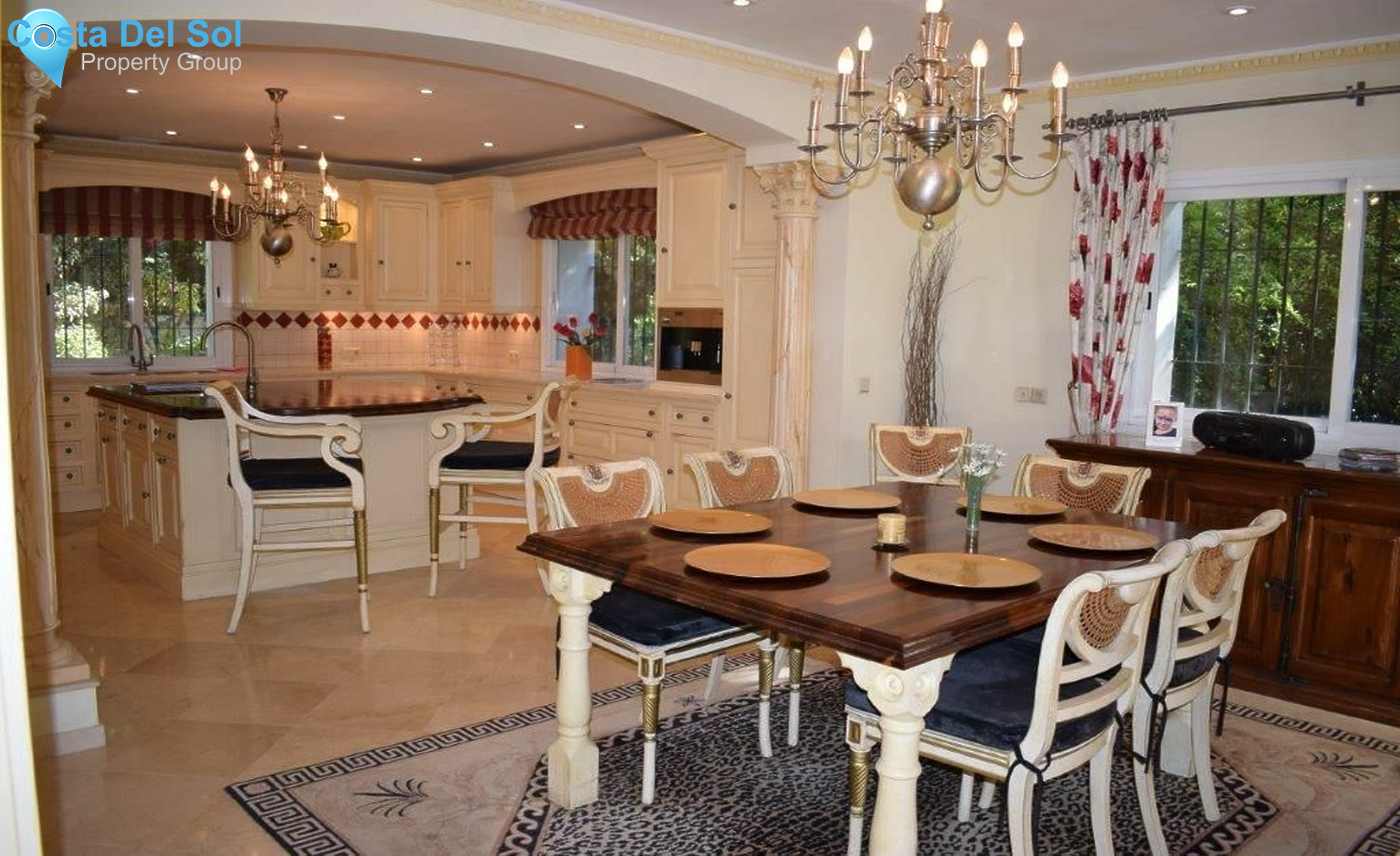 Detached Villa in The Golden Mile-1167508