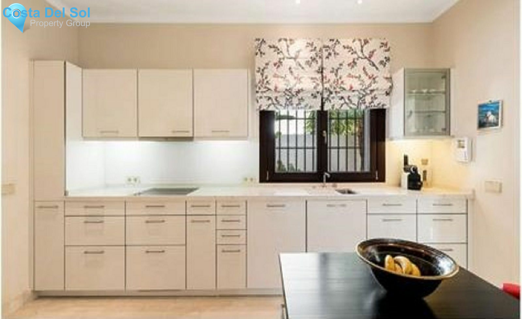 Detached Villa in The Golden Mile-1199810