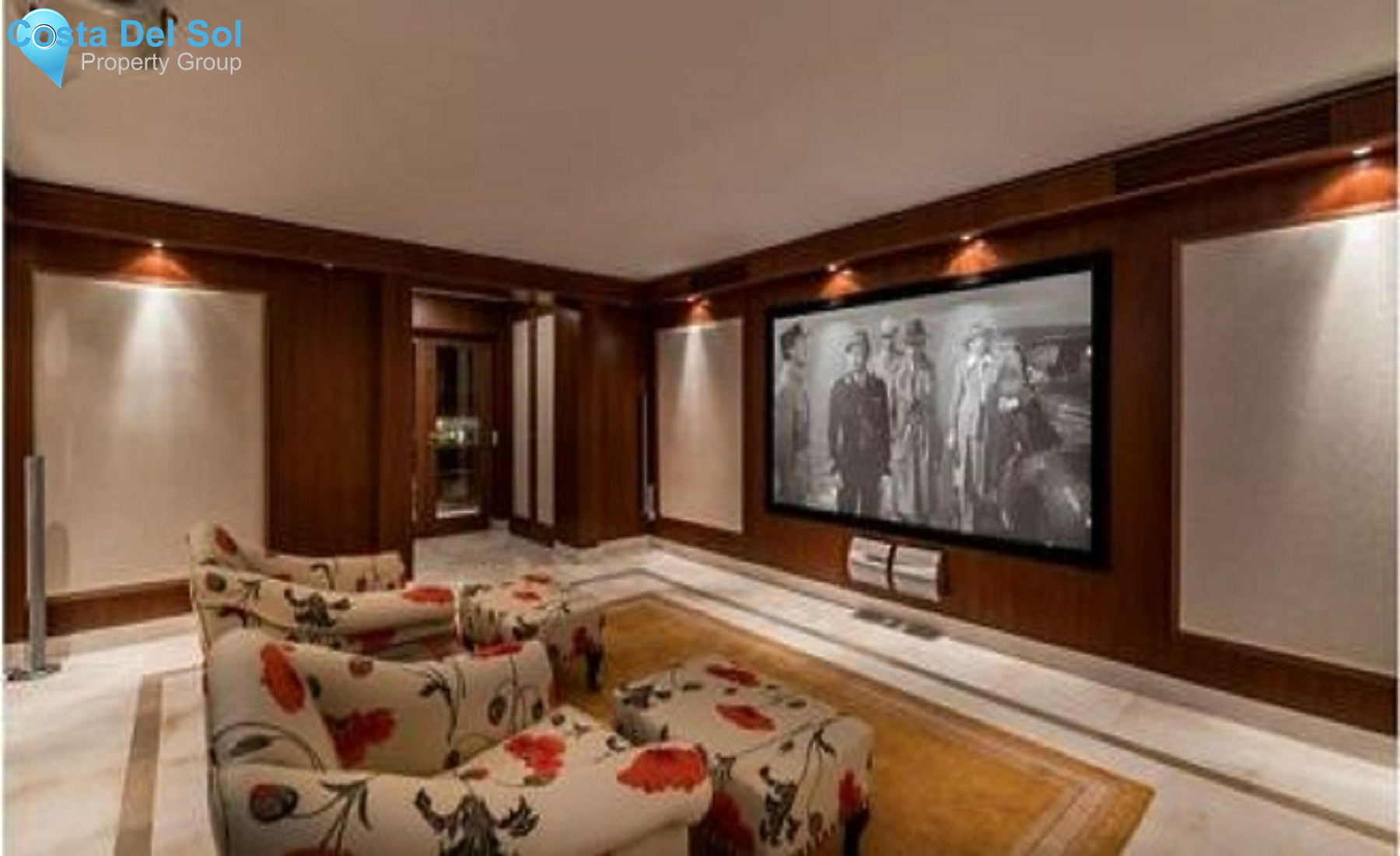 Detached Villa in The Golden Mile-1199814