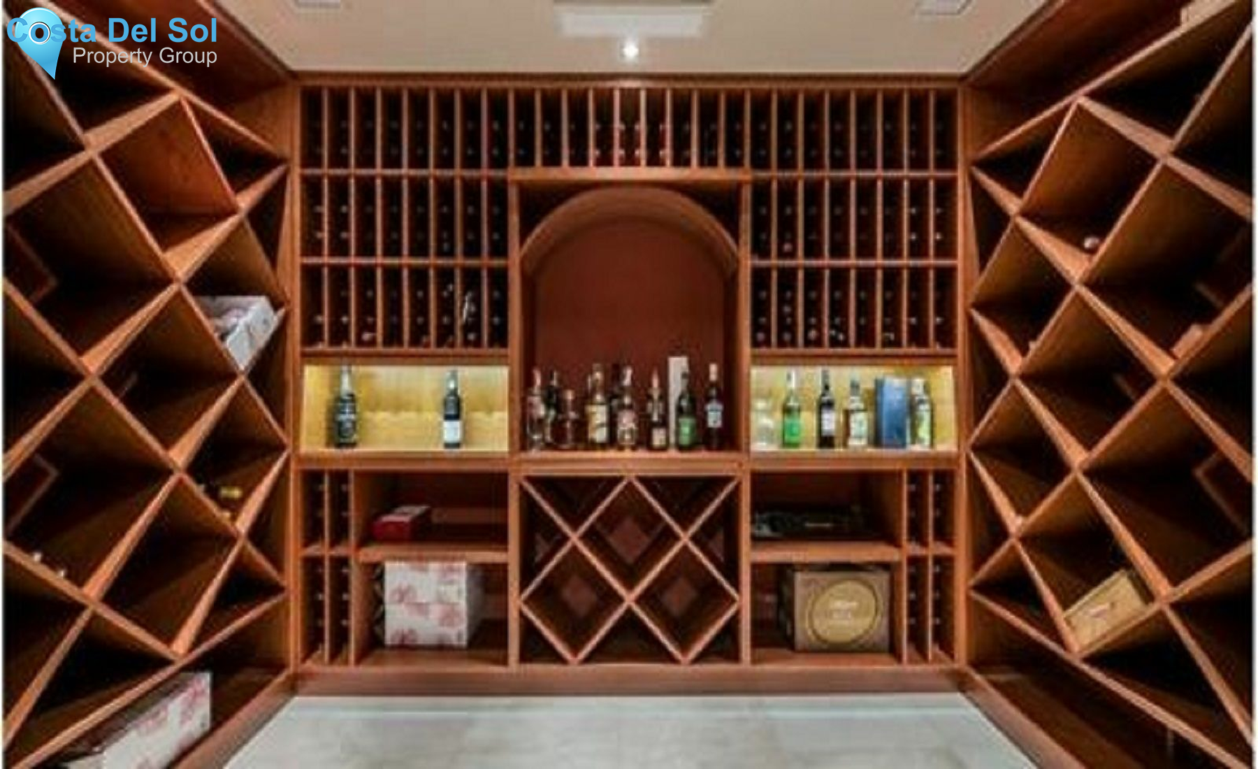 Detached Villa in The Golden Mile-1199815