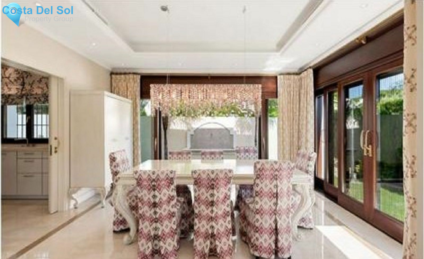 Detached Villa in The Golden Mile-1199808