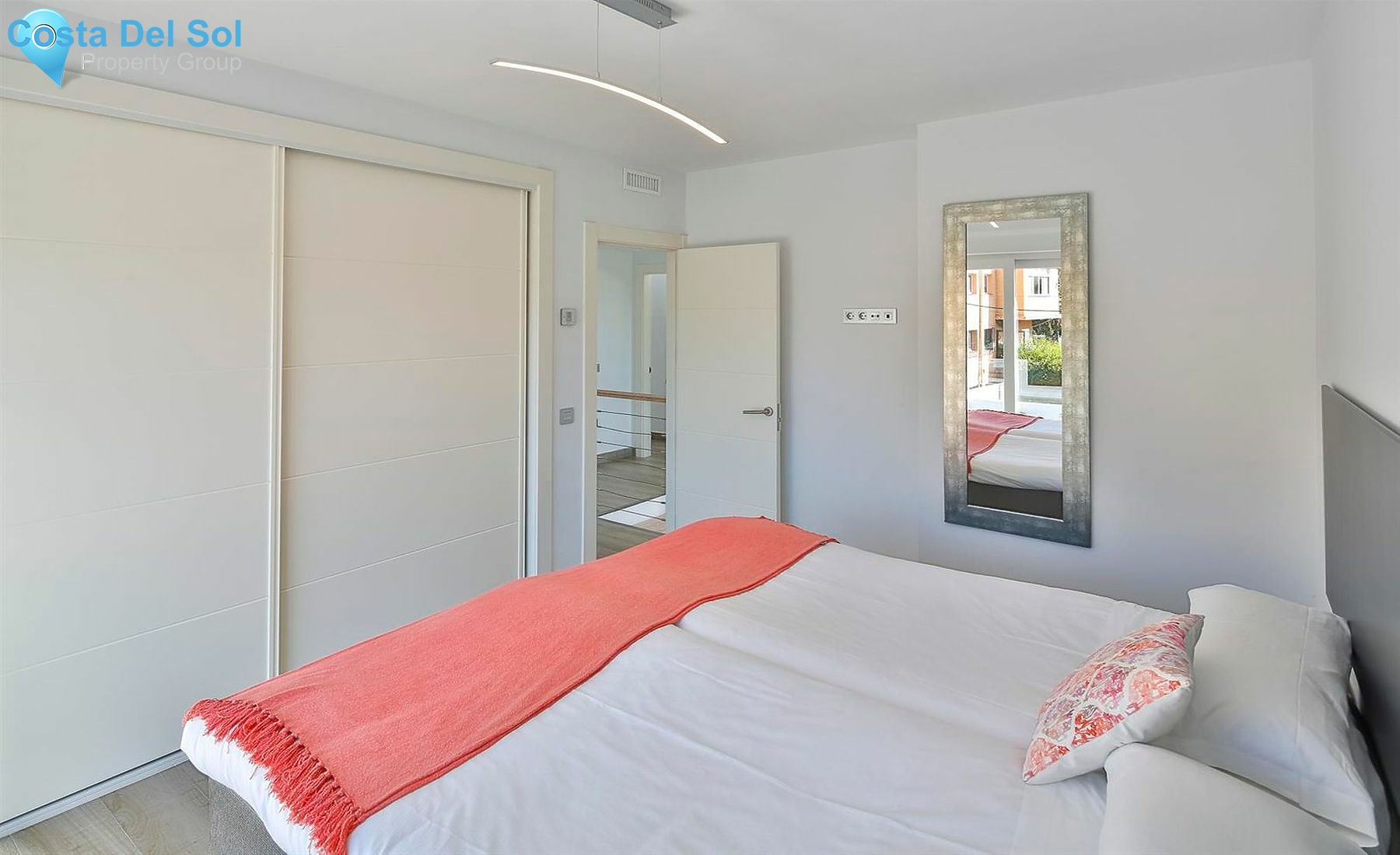 Detached Villa in The Golden Mile-1430739