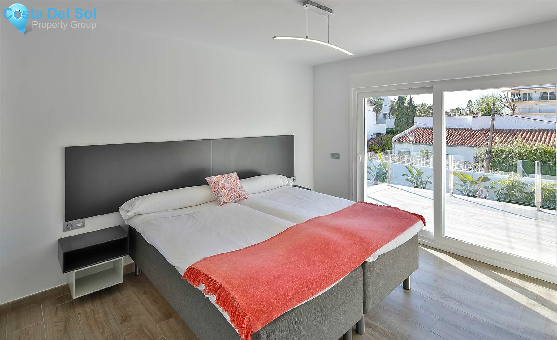 Detached Villa in The Golden Mile-1430741