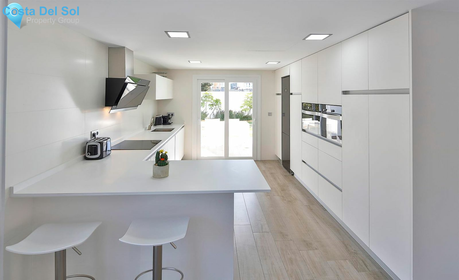 Detached Villa in The Golden Mile-1430729