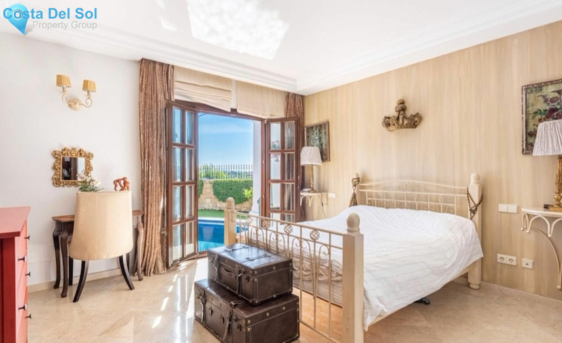 Detached Villa in The Golden Mile-1463800