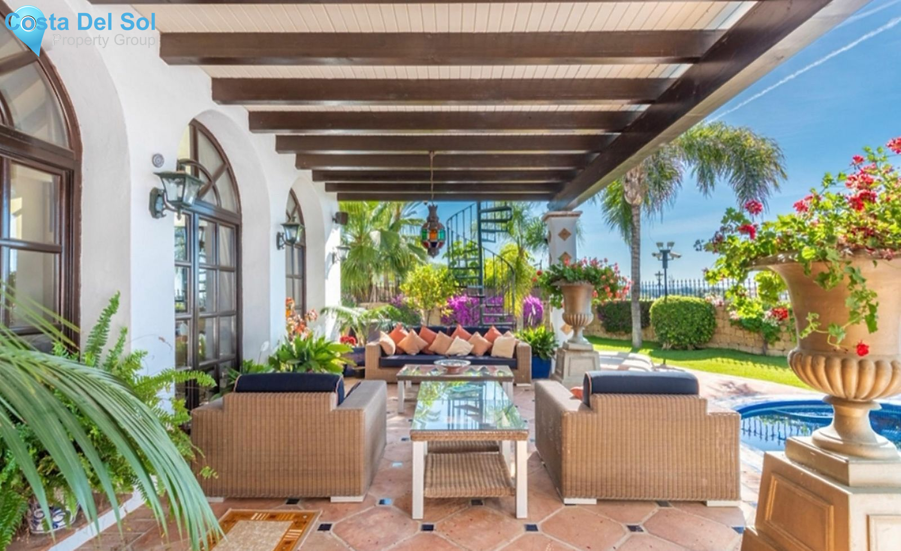 Detached Villa in The Golden Mile-1463794