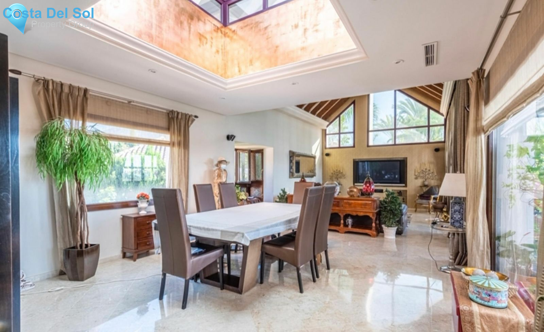 Detached Villa in The Golden Mile-1463798