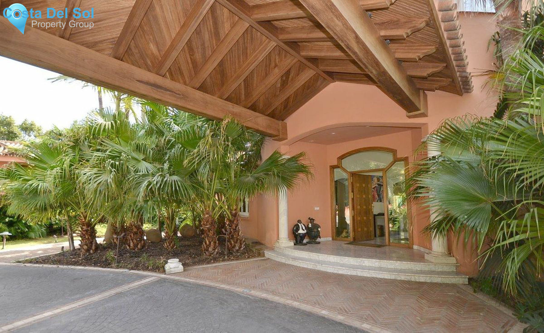 Detached Villa in The Golden Mile-1469303