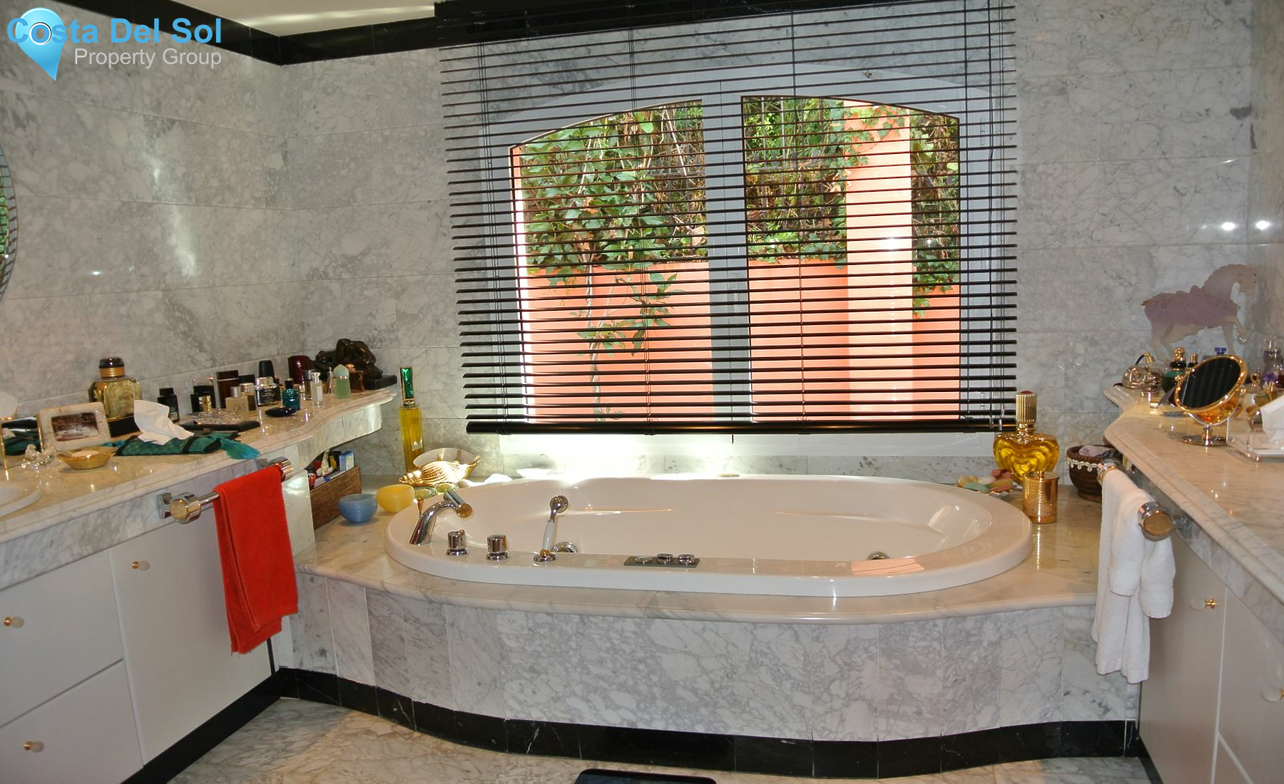 Detached Villa in The Golden Mile-1469316