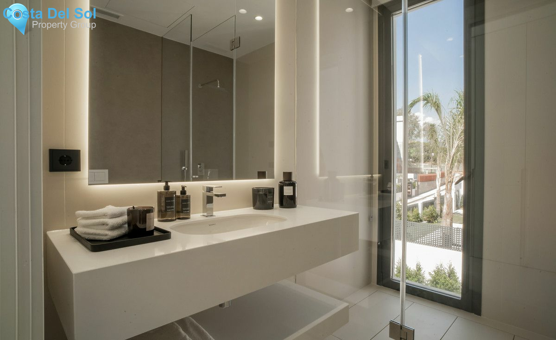 Detached Villa in The Golden Mile-1497322