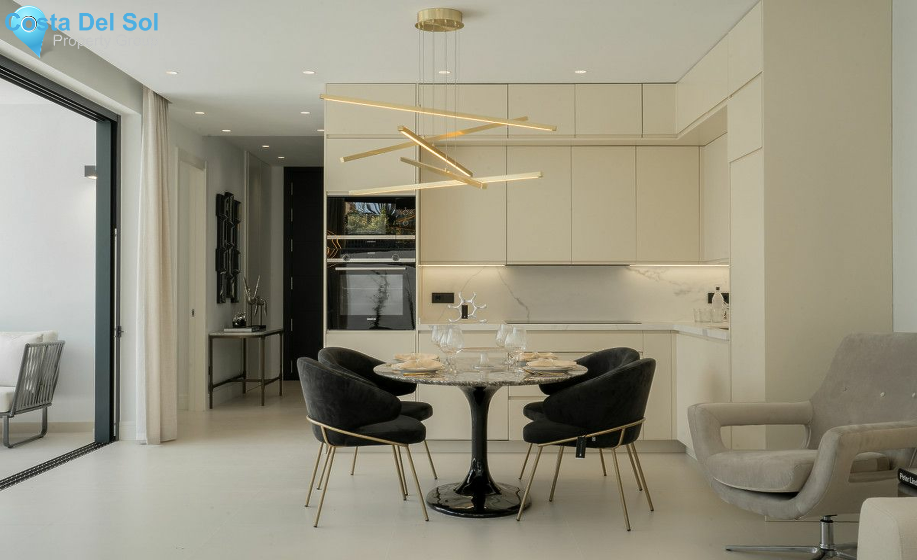 Detached Villa in The Golden Mile-1497313