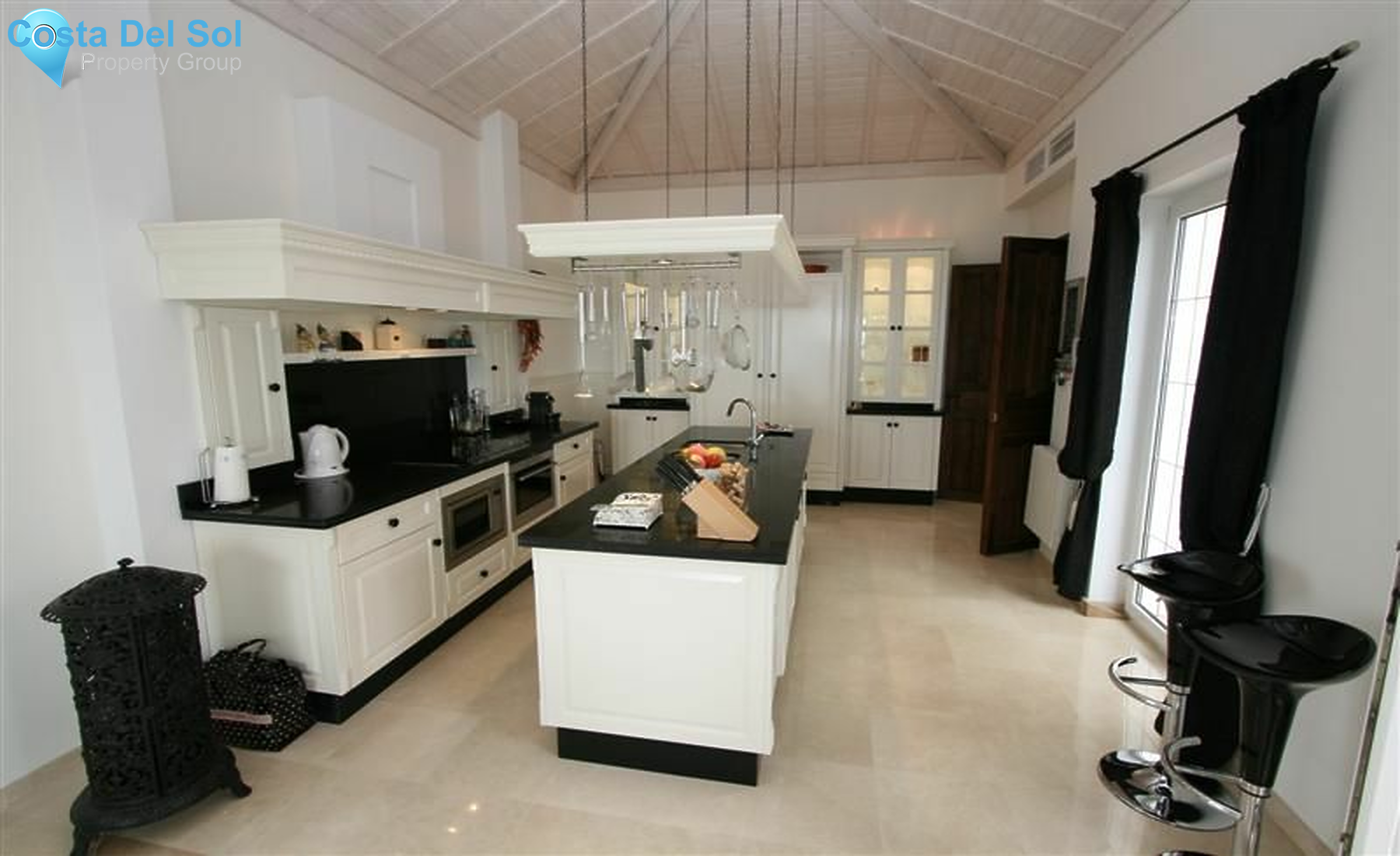 Detached Villa in Valtocado-1187213