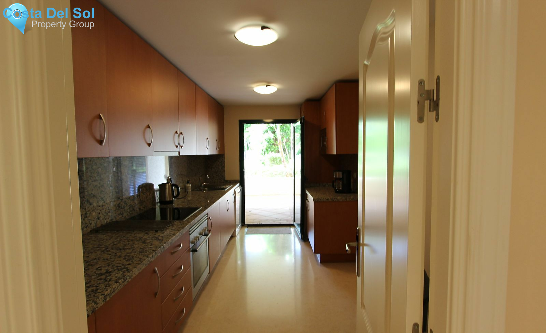 Ground Floor Apartment in Benahavís-1126536