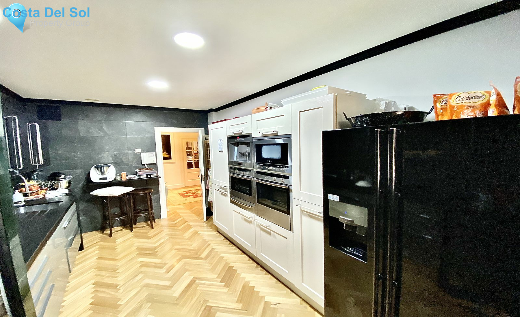 Ground Floor Apartment in The Golden Mile-1200403