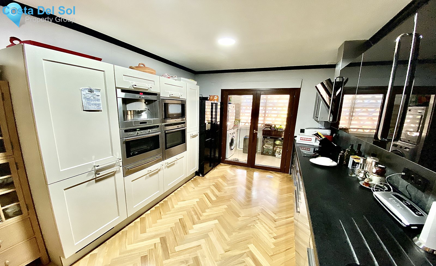 Ground Floor Apartment in The Golden Mile-1200404