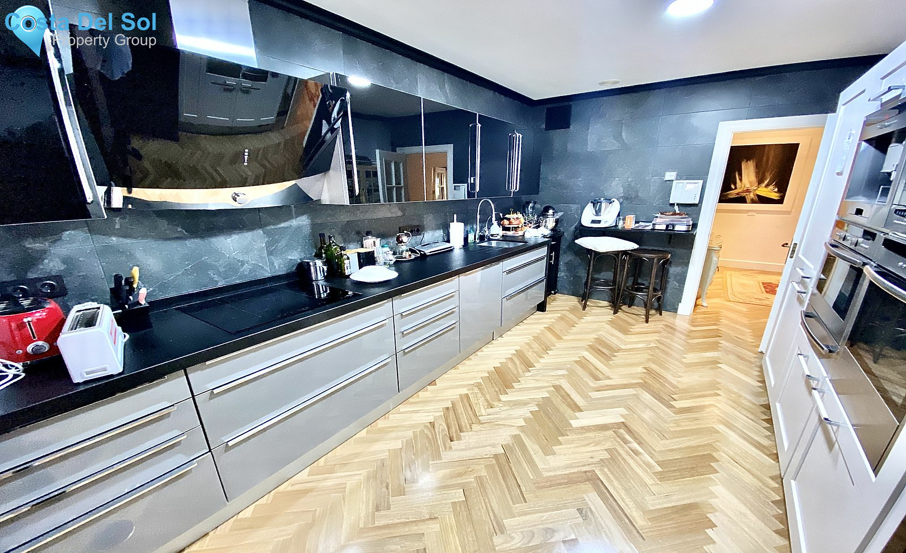 Ground Floor Apartment in The Golden Mile-1200405