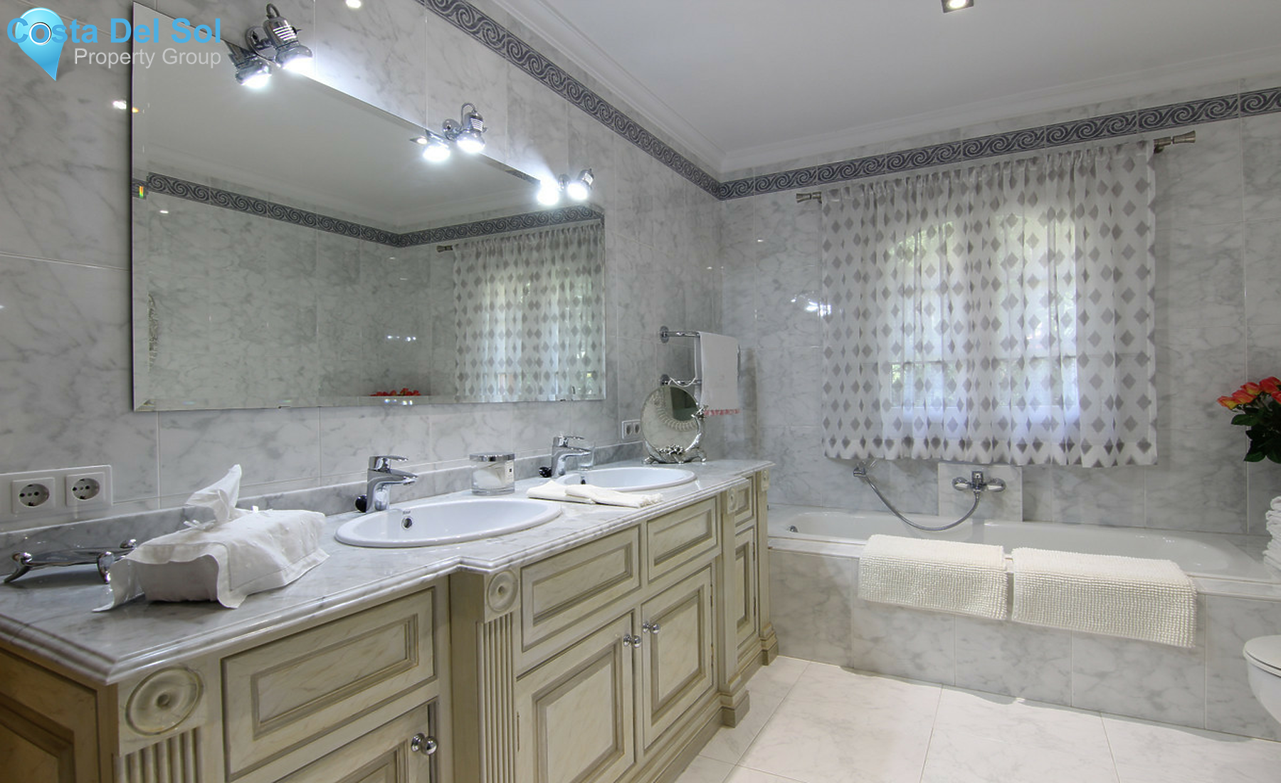 House in El Paraiso-1411838