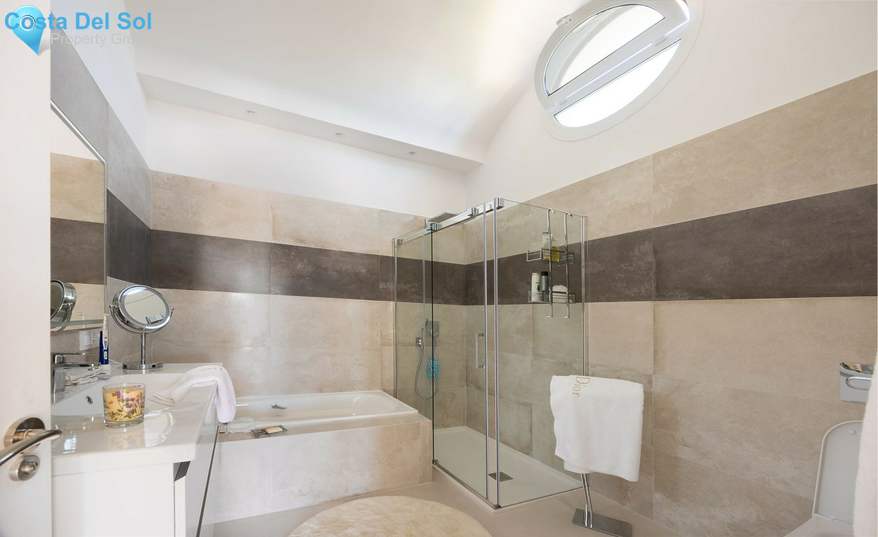 House in El Paraiso-1511695