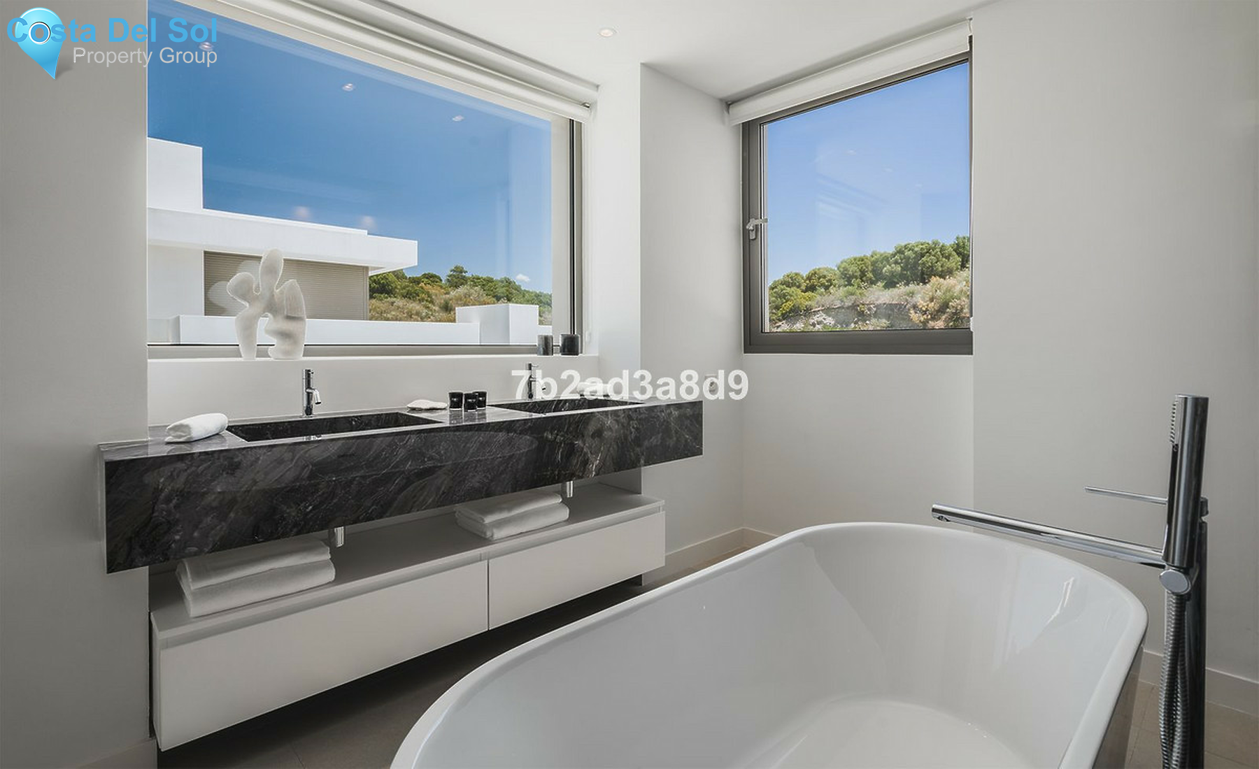 House in El Paraiso-1512270