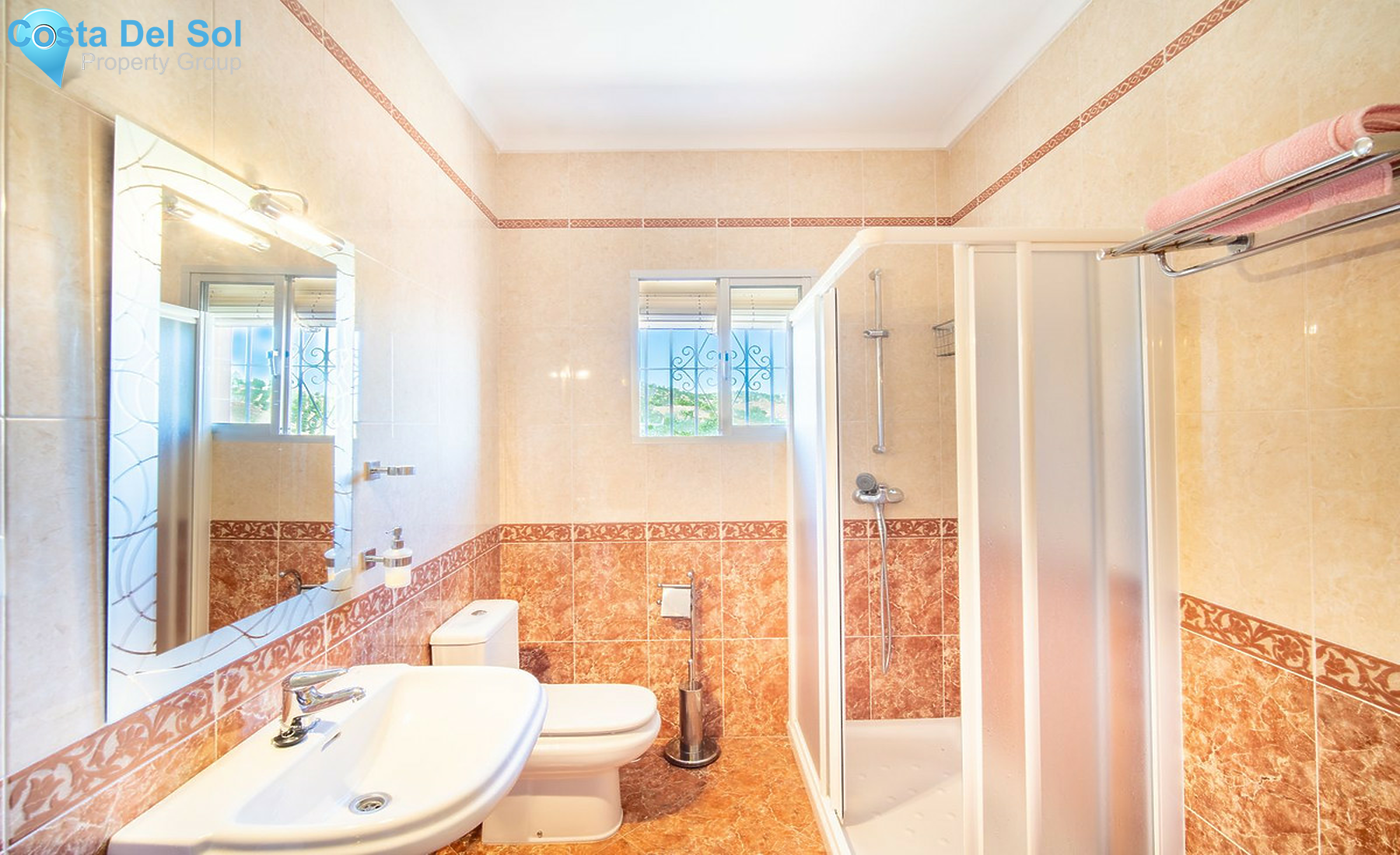 House in Guaro-1254413