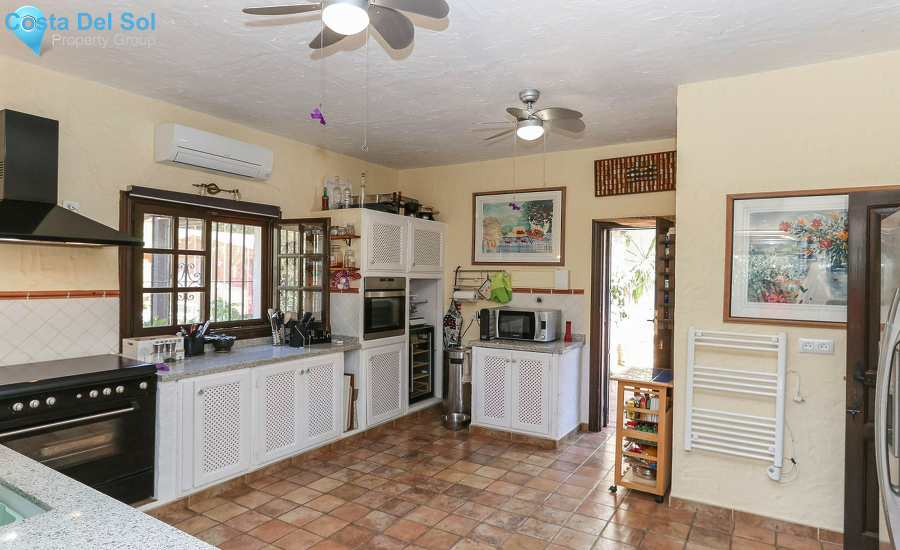 House in Guaro-1543016