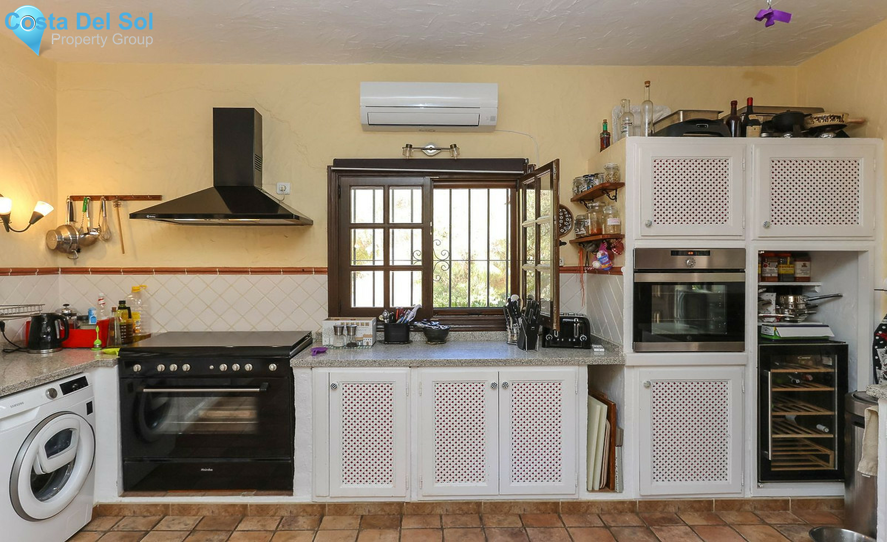 House in Guaro-1543017