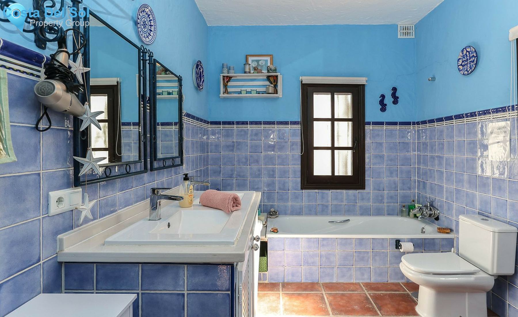 House in Guaro-1543022