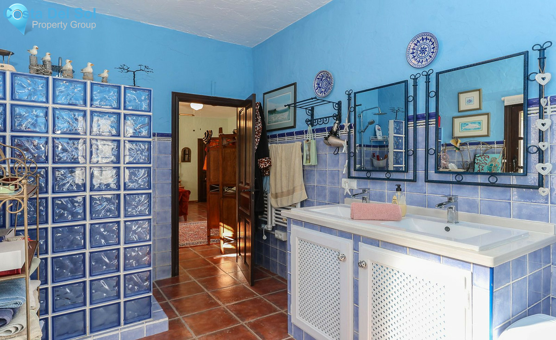 House in Guaro-1543023