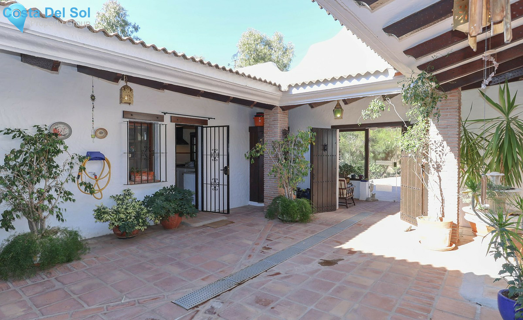 House in Guaro-1543008