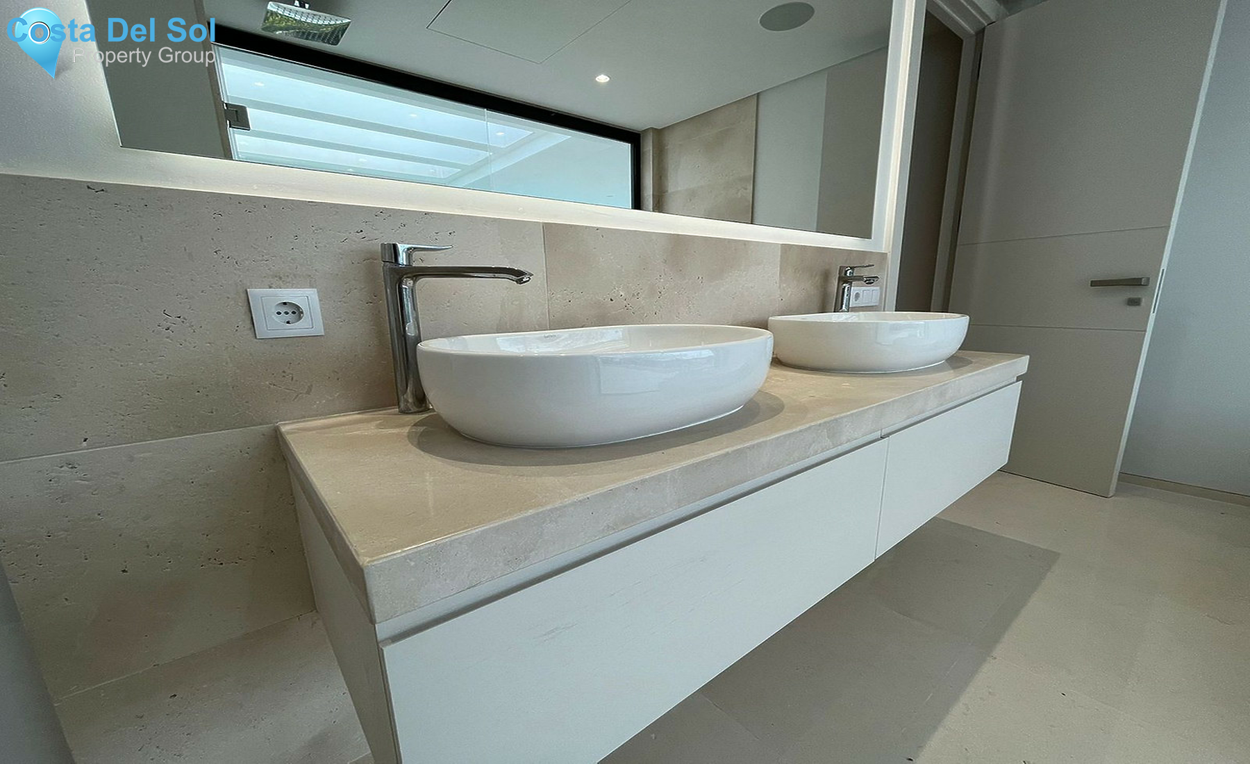 House in New Golden Mile-1458720