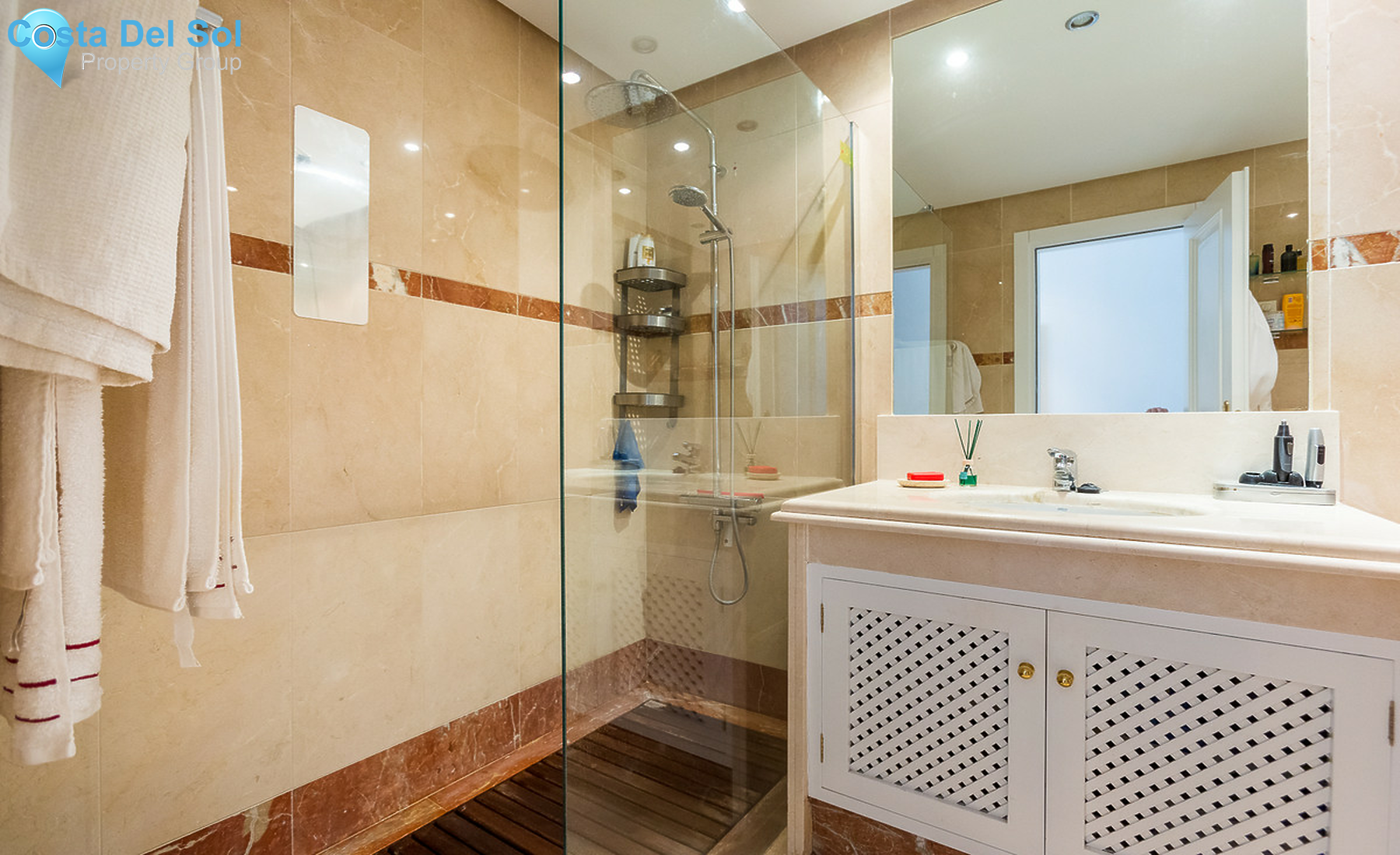 Middle Floor Apartment in Estepona-1295090