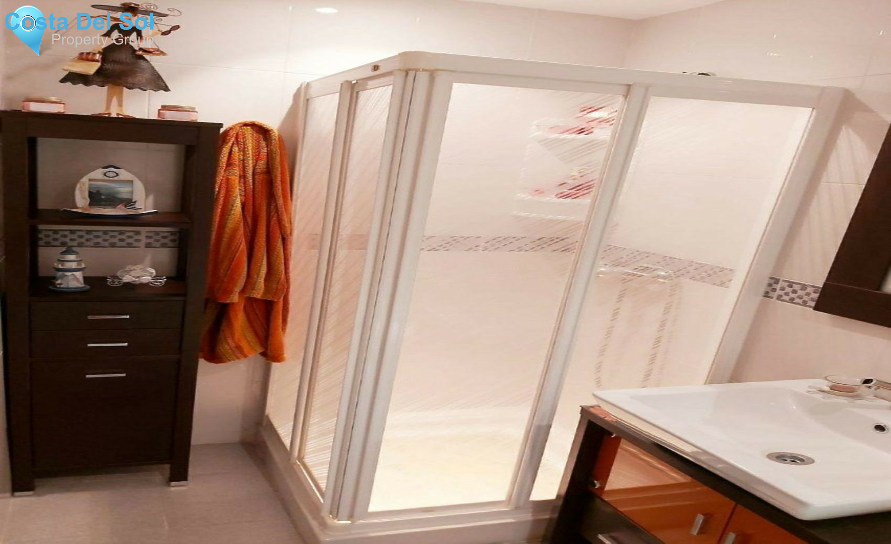 Middle Floor Apartment in Estepona-1301117