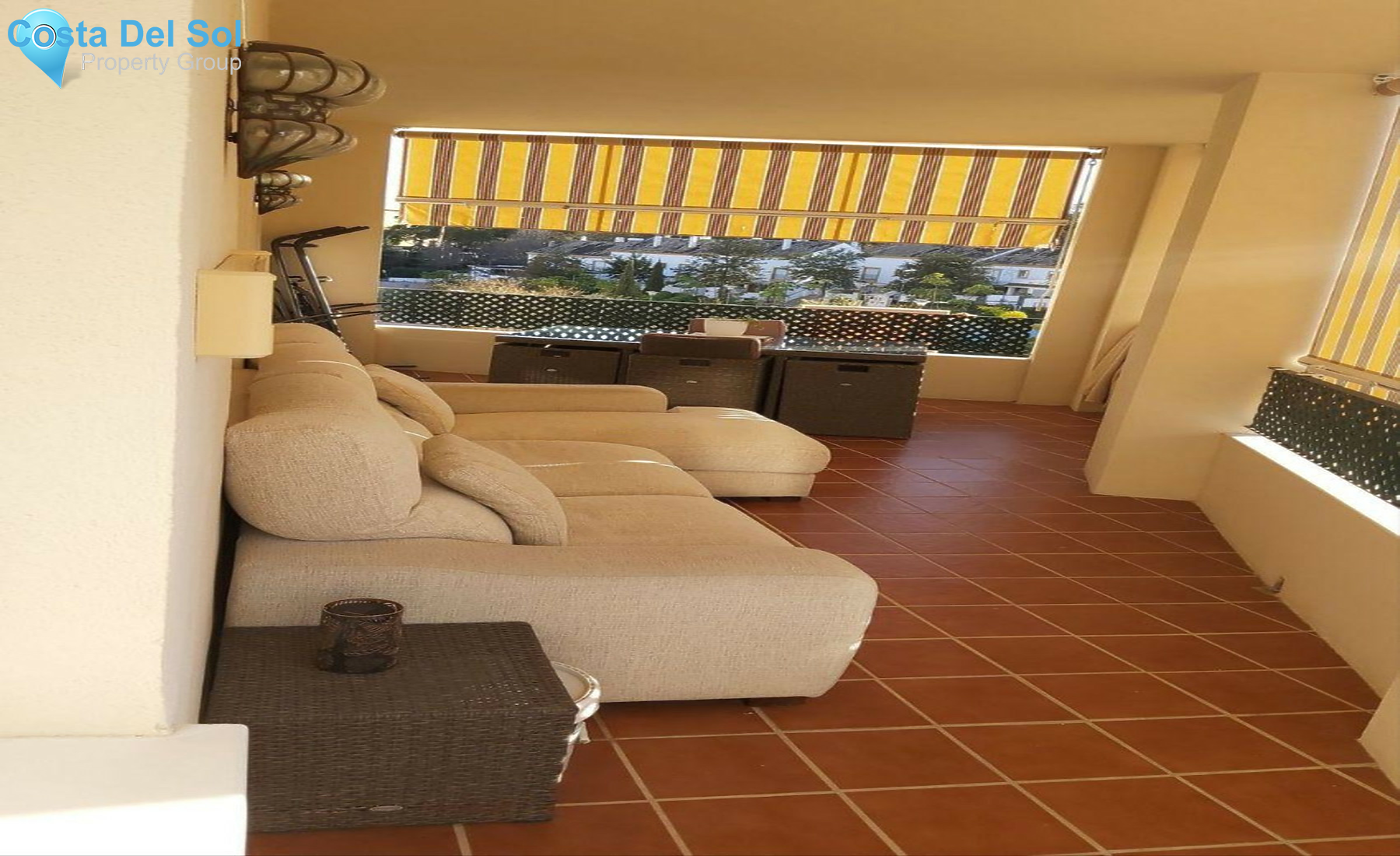 Middle Floor Apartment in Estepona-1301118