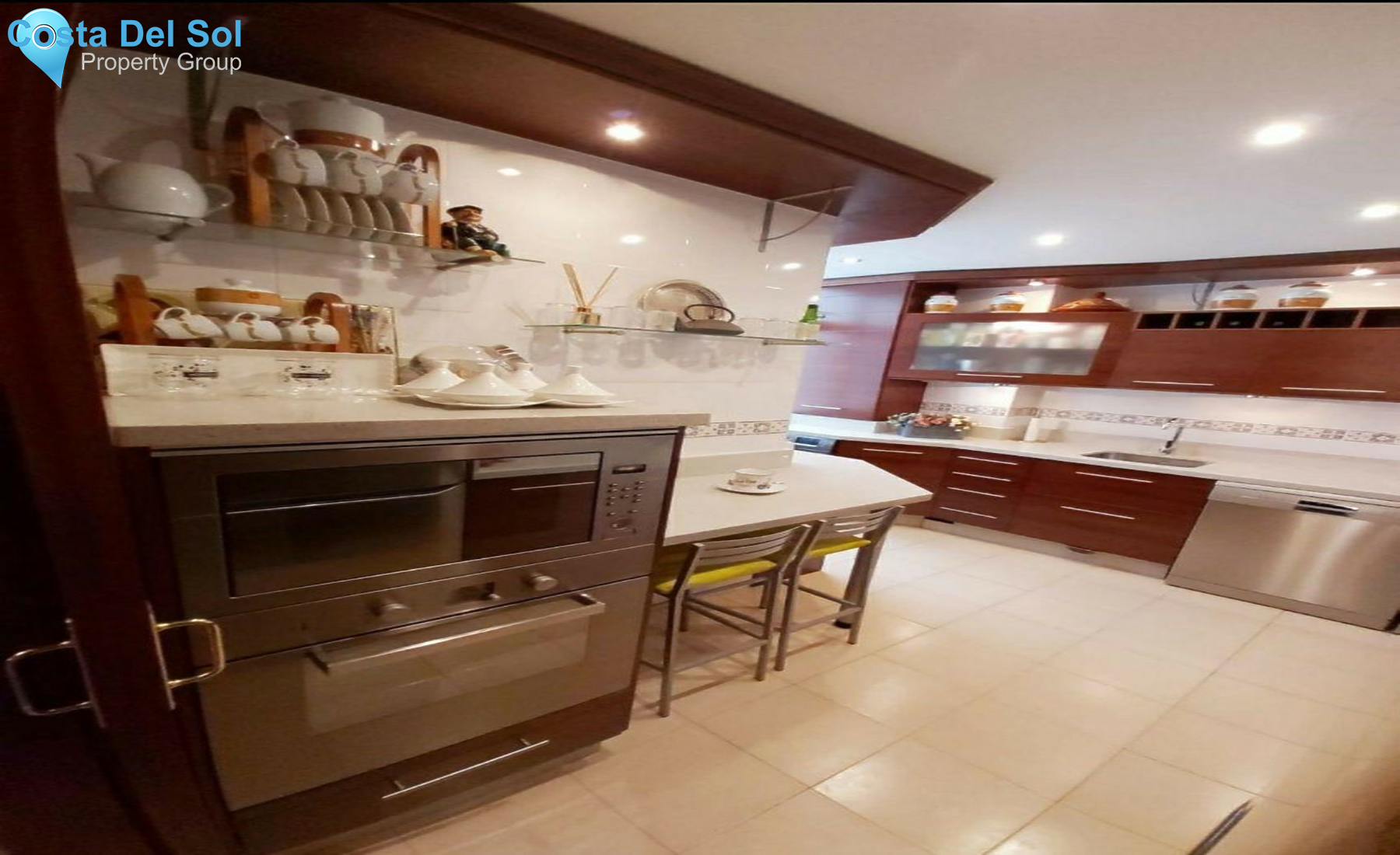 Middle Floor Apartment in Estepona-1301126