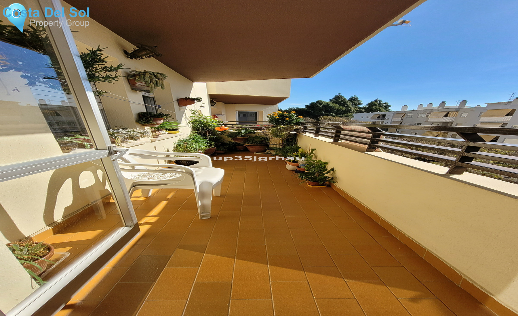 Middle Floor Apartment in Estepona-1301436