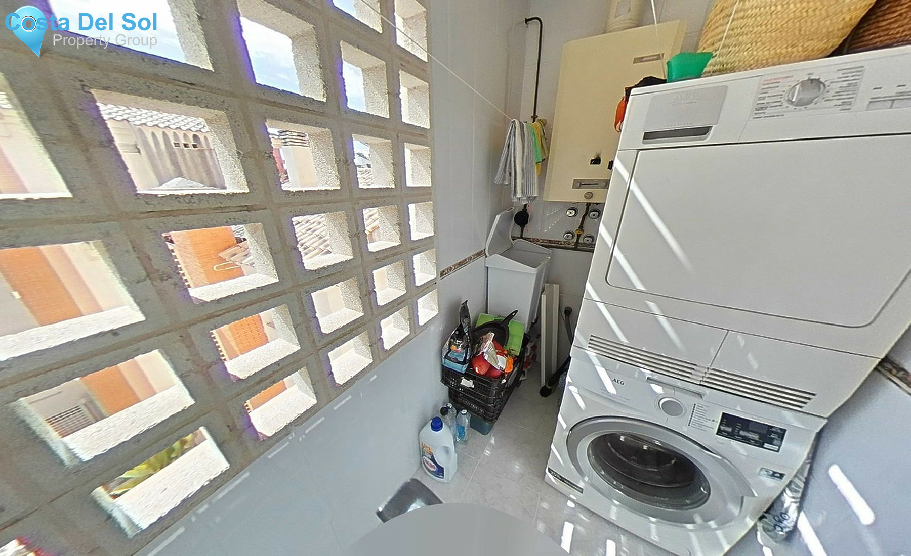 Middle Floor Apartment in Estepona-1508034
