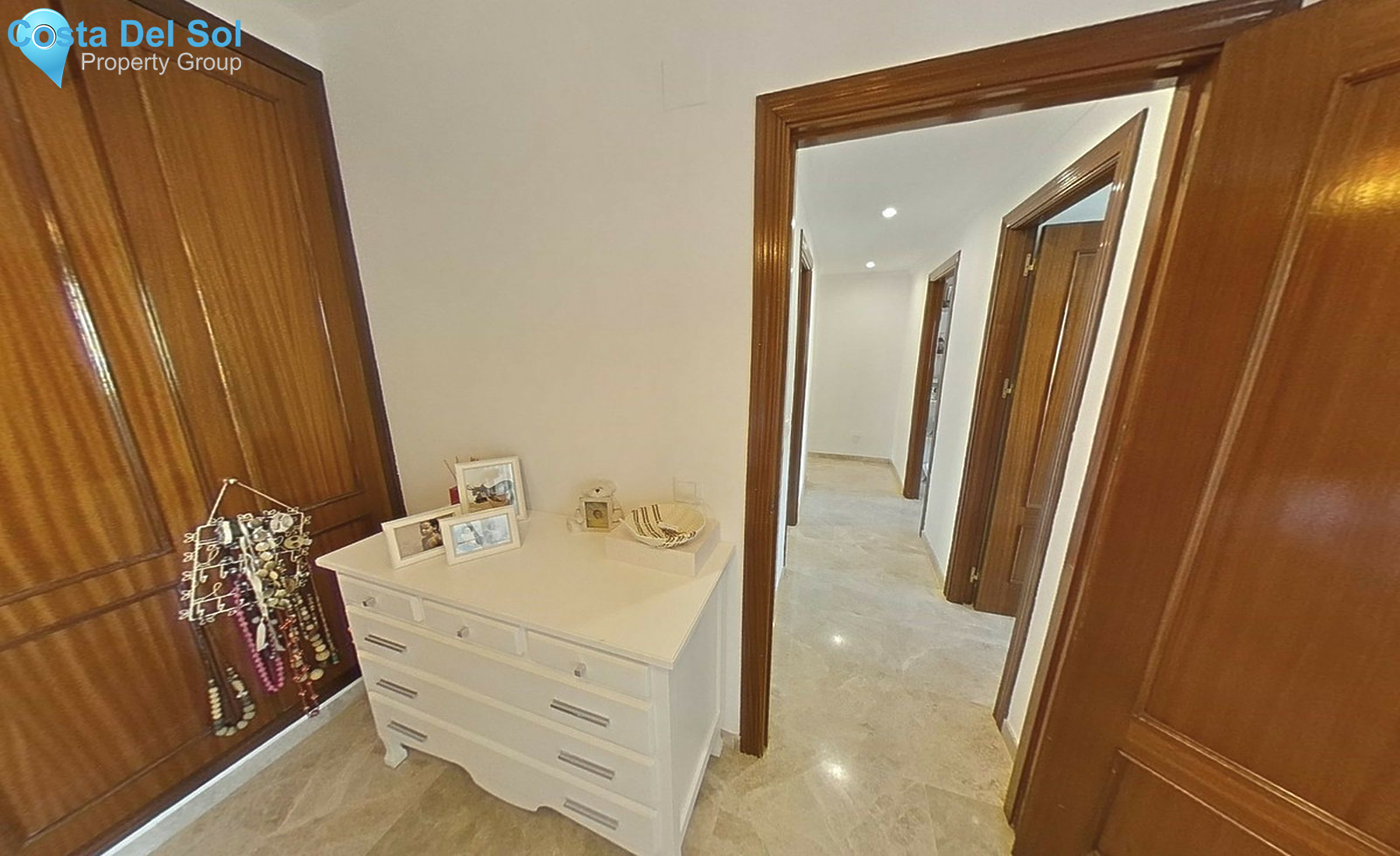 Middle Floor Apartment in Estepona-1508036