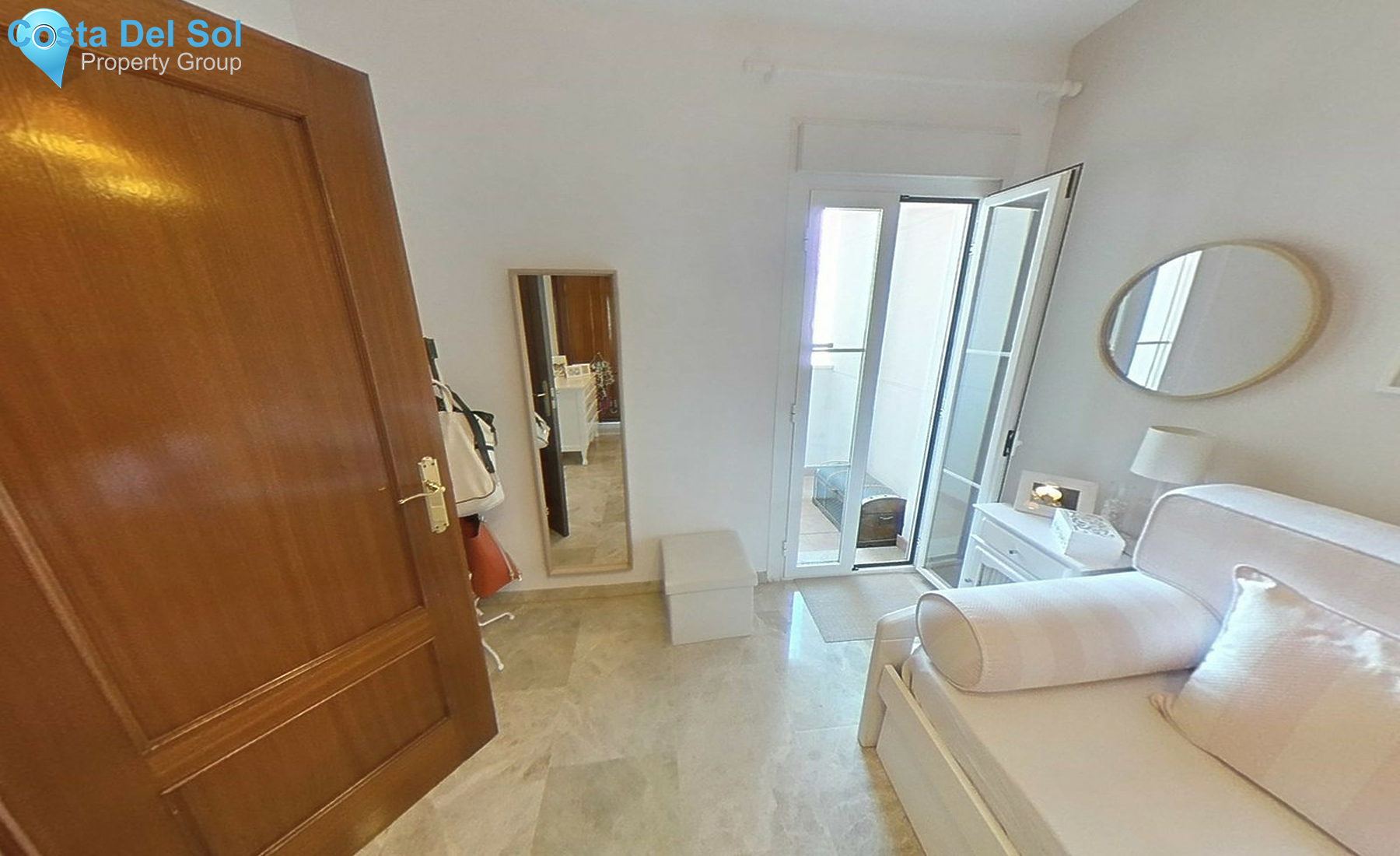 Middle Floor Apartment in Estepona-1508037