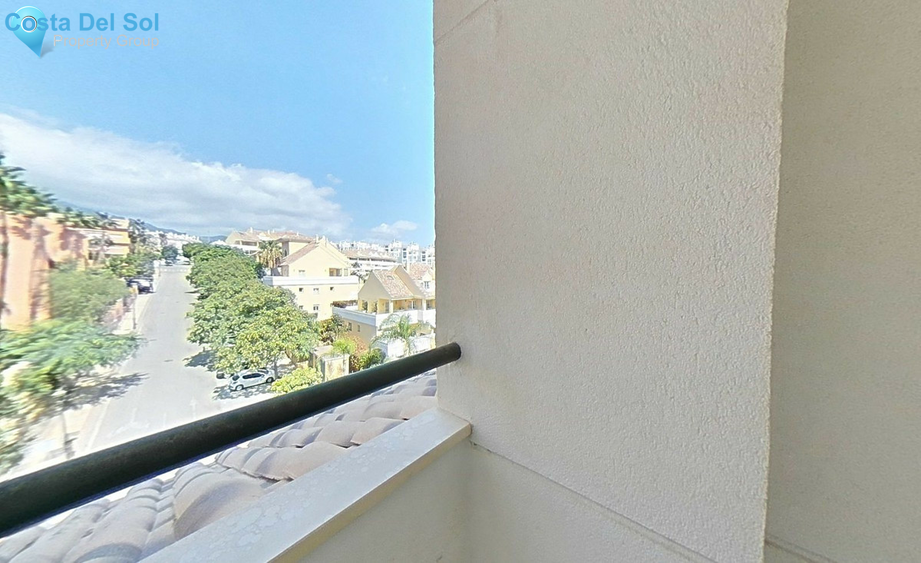 Middle Floor Apartment in Estepona-1508042