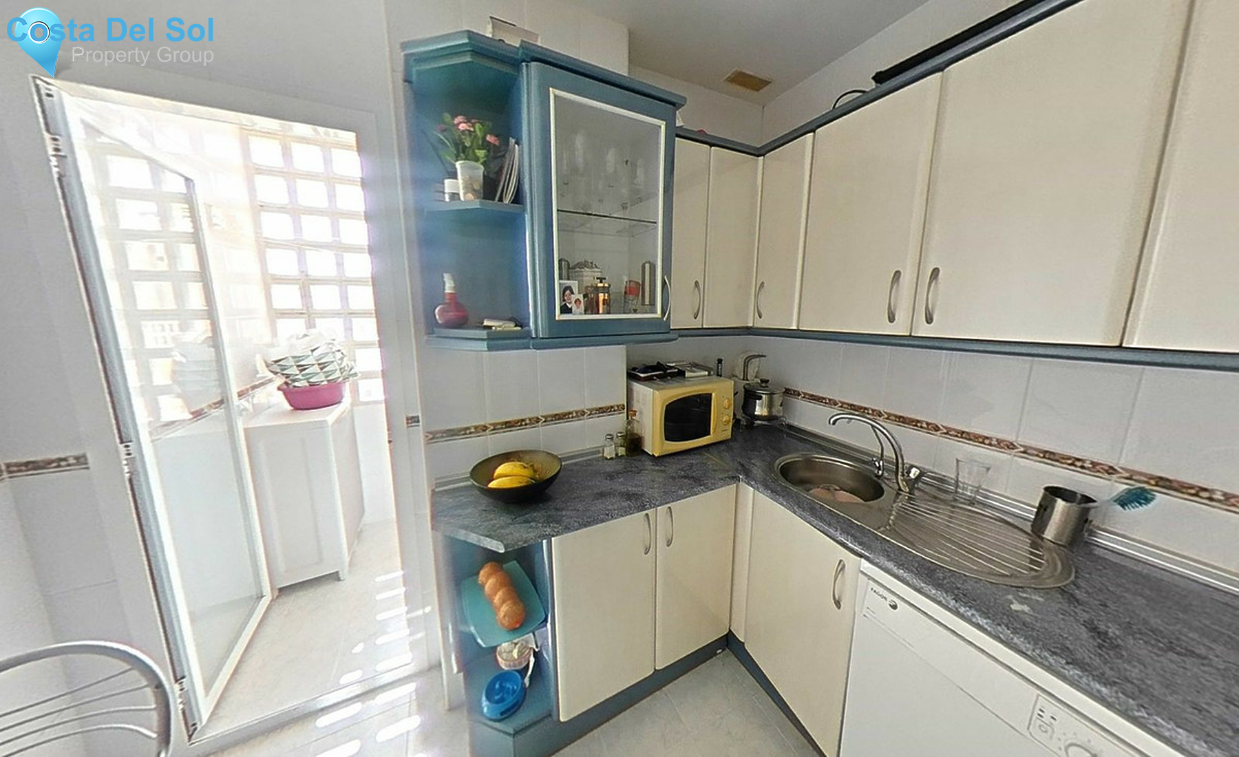 Middle Floor Apartment in Estepona-1508026