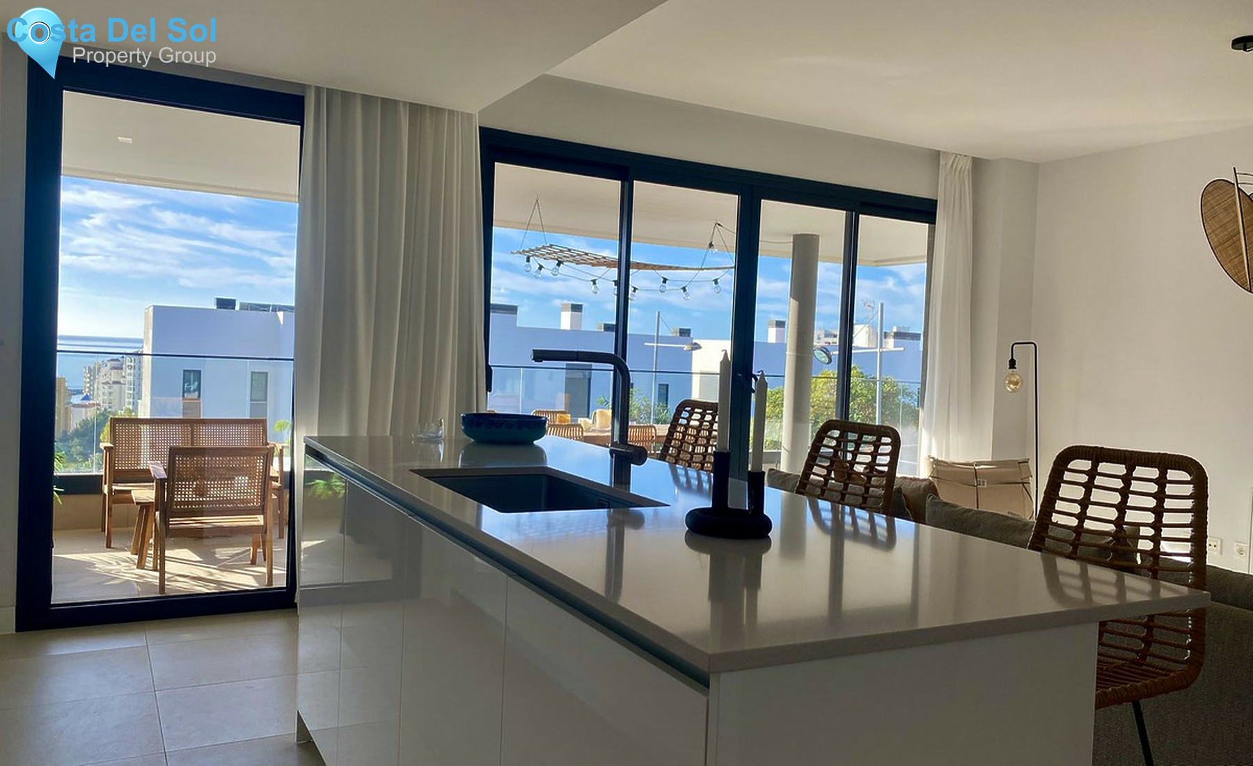 Middle Floor Apartment in Estepona-1560761