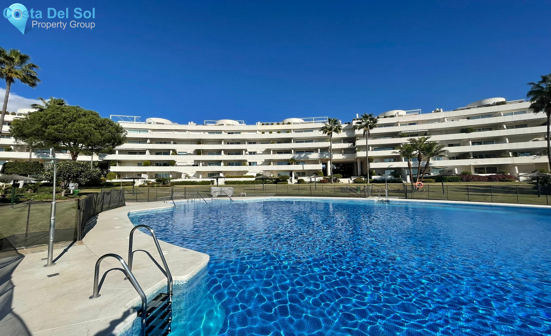 Middle Floor Apartment in Estepona-1179367