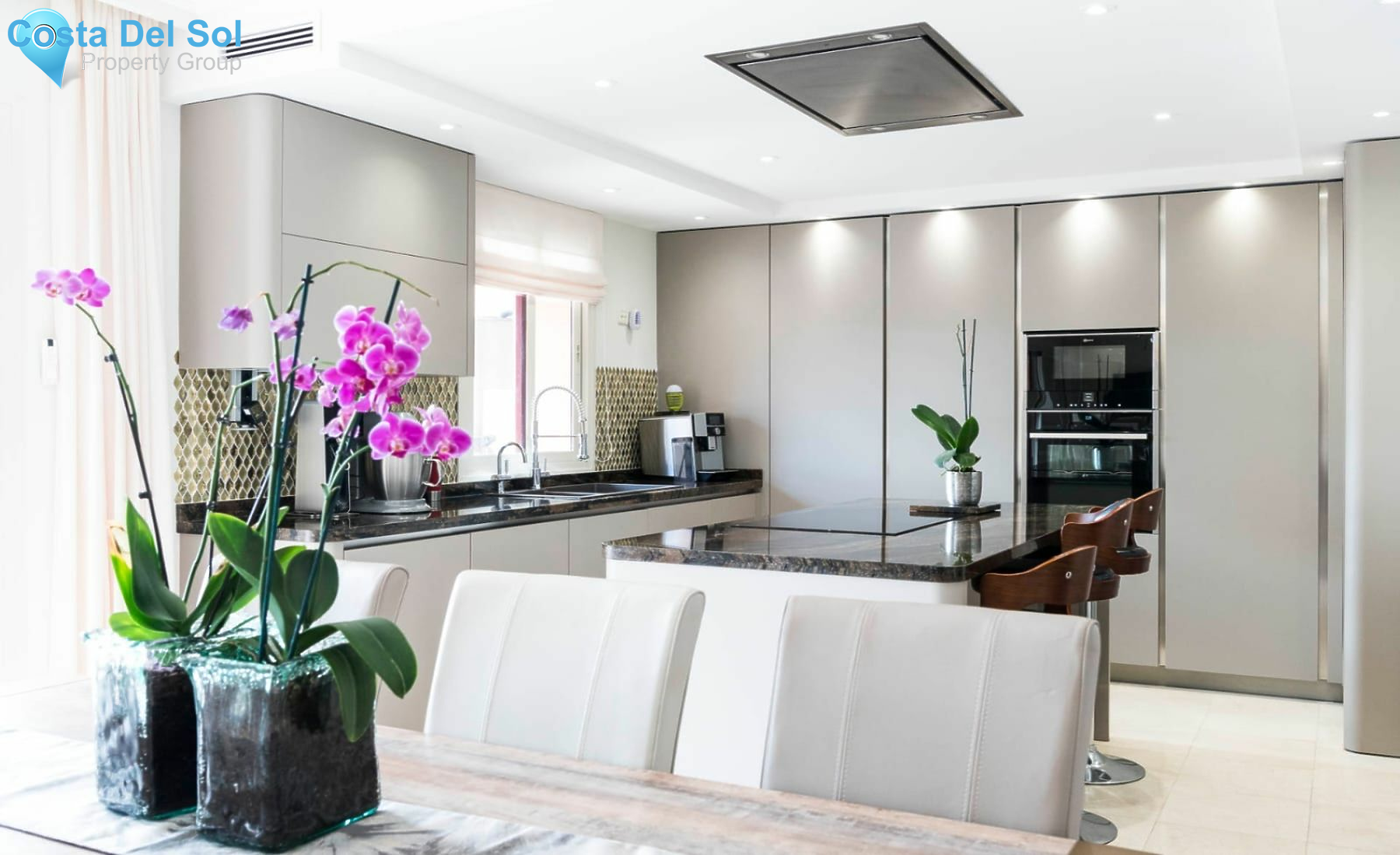 Middle Floor Apartment in Estepona-1214630
